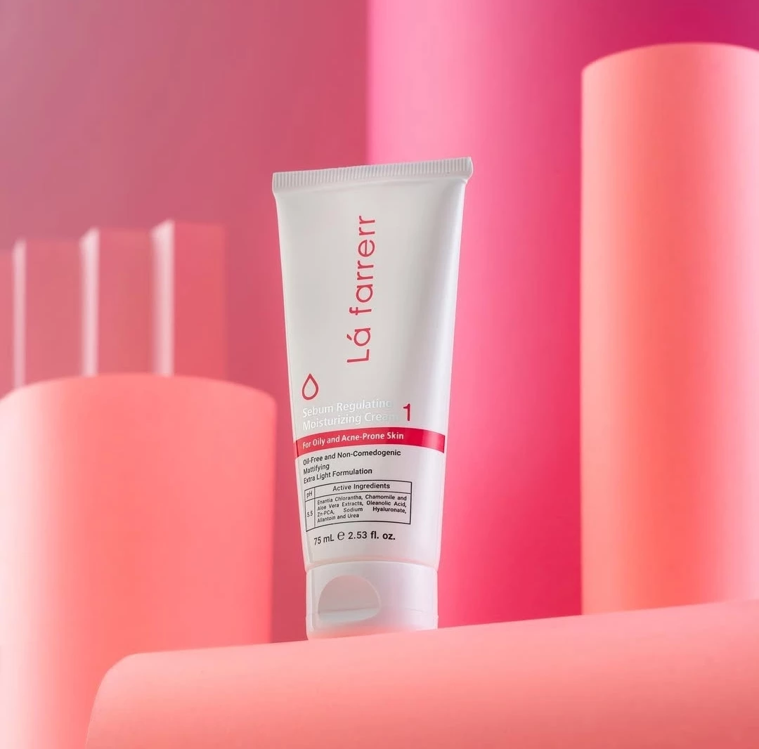 کرم-مرطوب-کننده-و-آبرسان-پوست-هاي-چرب-و-مستعد-آکنه-لافارر-Lafarrerr